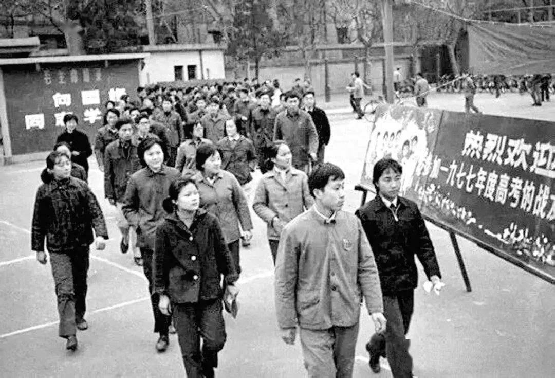 1977年恢复高考提出16字方针,邓公删掉4个字,改变千万考生命运_教育
