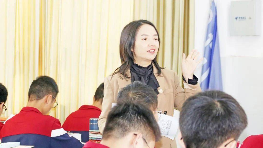 结对帮扶显真情 携手共进促发展|兴义市第五中学到兴仁市凤凰中学开展