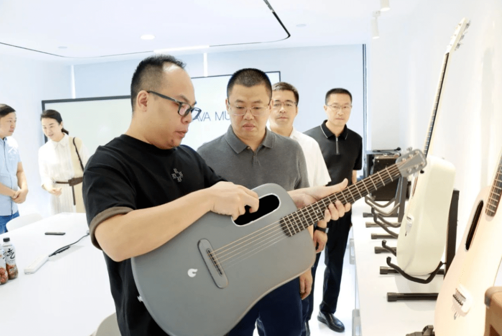 正安县:打好招商引资"组合拳" 推动产业大招商提质增效_发展_吉他