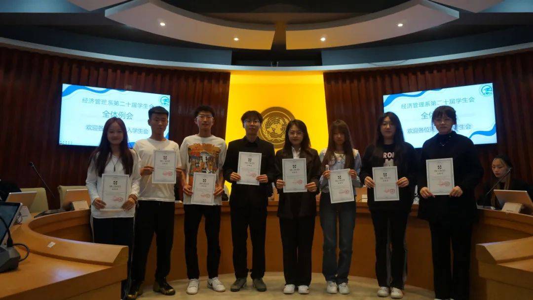 曹景锐,曹旭,张同睿干事:孙语萌,冯淼,孙一卓部长:申柏睿,张美欣纪 检