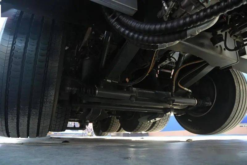 托举"亚洲第一高" 奔驰arocs六桥特种底盘不负重托_搜狐汽车_搜狐网