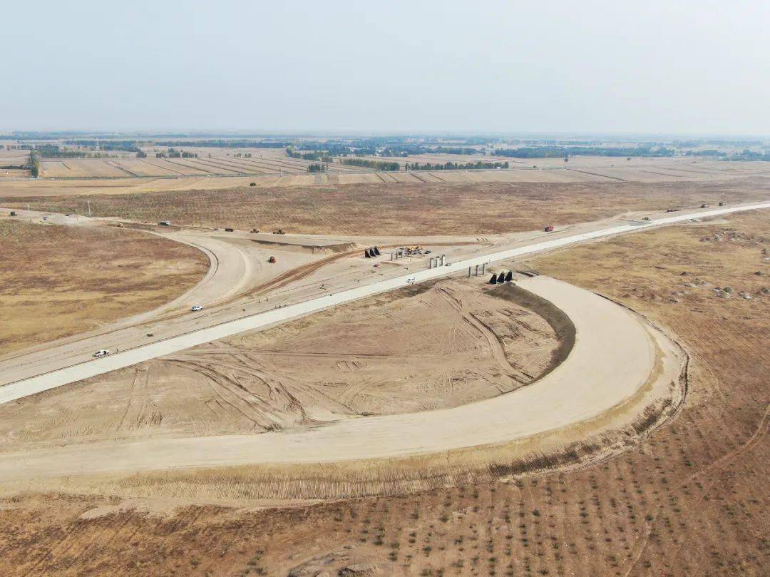 新发至科右中旗高速公路是g1015绥满高速公路铁力至科右中旗联络线中