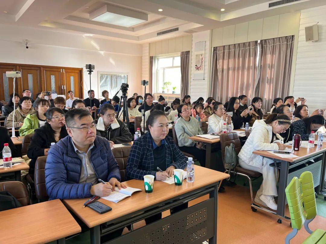 《植树问题》,王慧超老师执教《三解形的面积》,德强小学秦洋老师执教