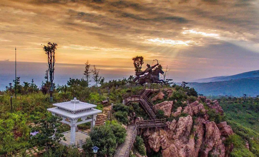 海拔888.8米的观景平台,更是万安山观景的最佳去处.