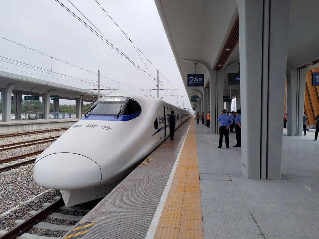 双龙高铁最新消息!"和谐号"动车组检测列车首次驶入武平站!