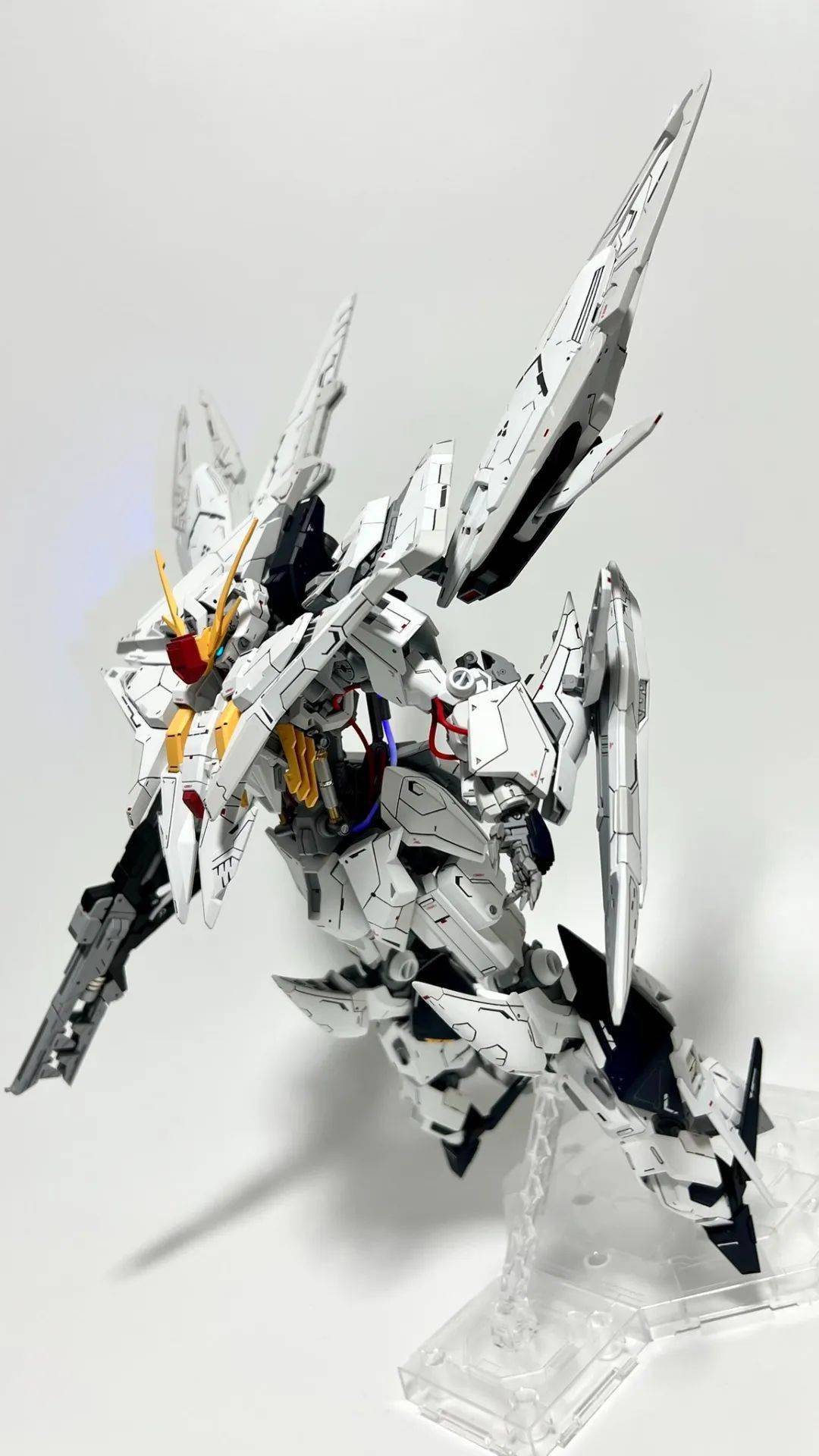 之后,直接拿走并装上了柯西的装甲,虽然正常造型与柯西并无太大差别