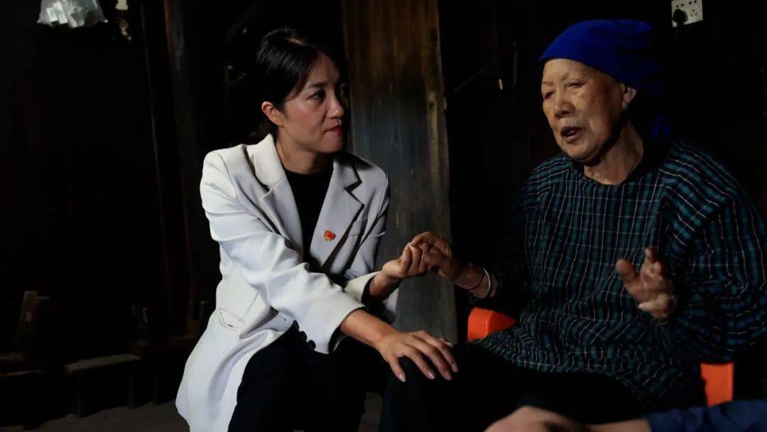 张建华:深情扎根苗寨 绽放最美芳华_发展_驻村_工作