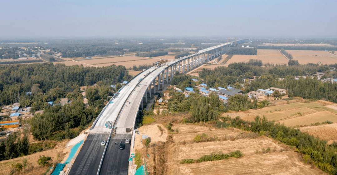 建邦聊泰黄河公铁大桥及公路接线工程是聊泰铁路的控制性工程,先后被