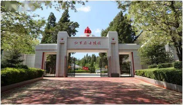 虎头山红军烈士陵园大门 寸新元 摄1935年11月,红二,红六军团从湖南