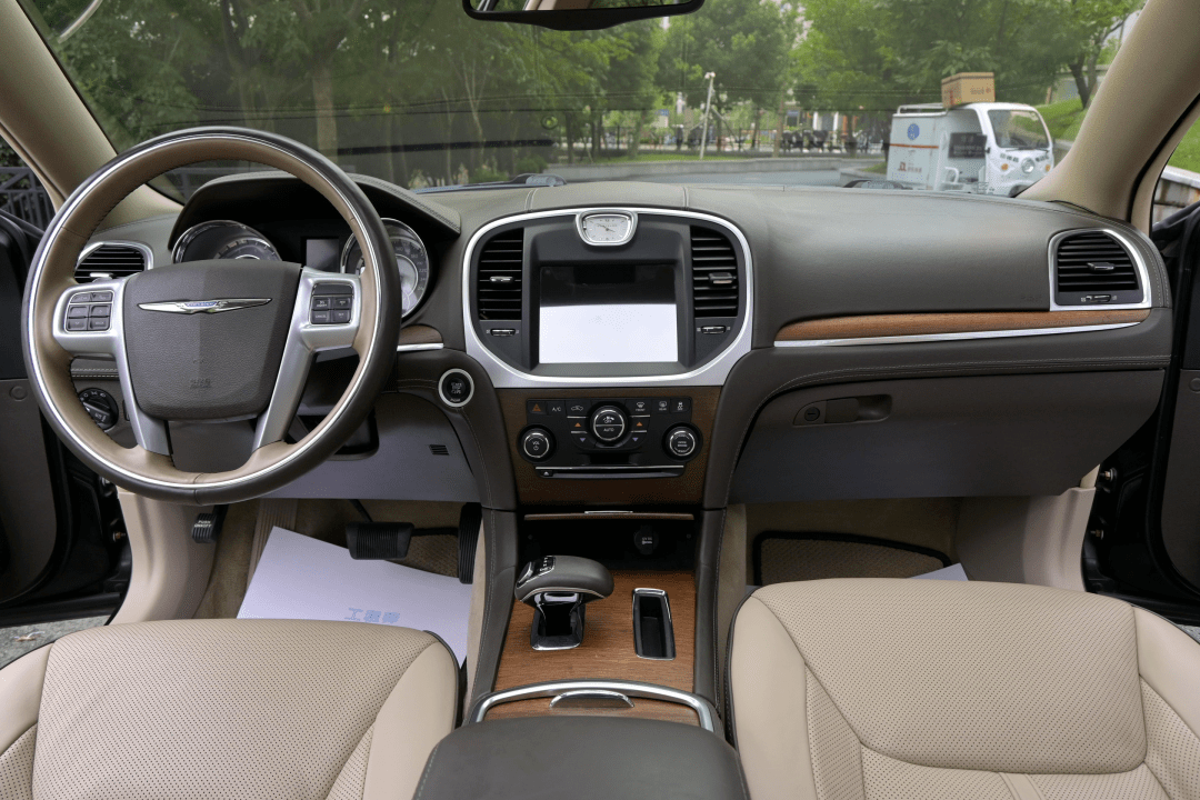 【诺粉来稿】2000公里从南开到北,克莱斯勒300c让"老诺粉"变"新客户"