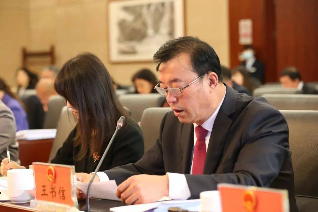 七,会议听取了区人大常委会副主任程卫民所作的关于开展"千名代表问政