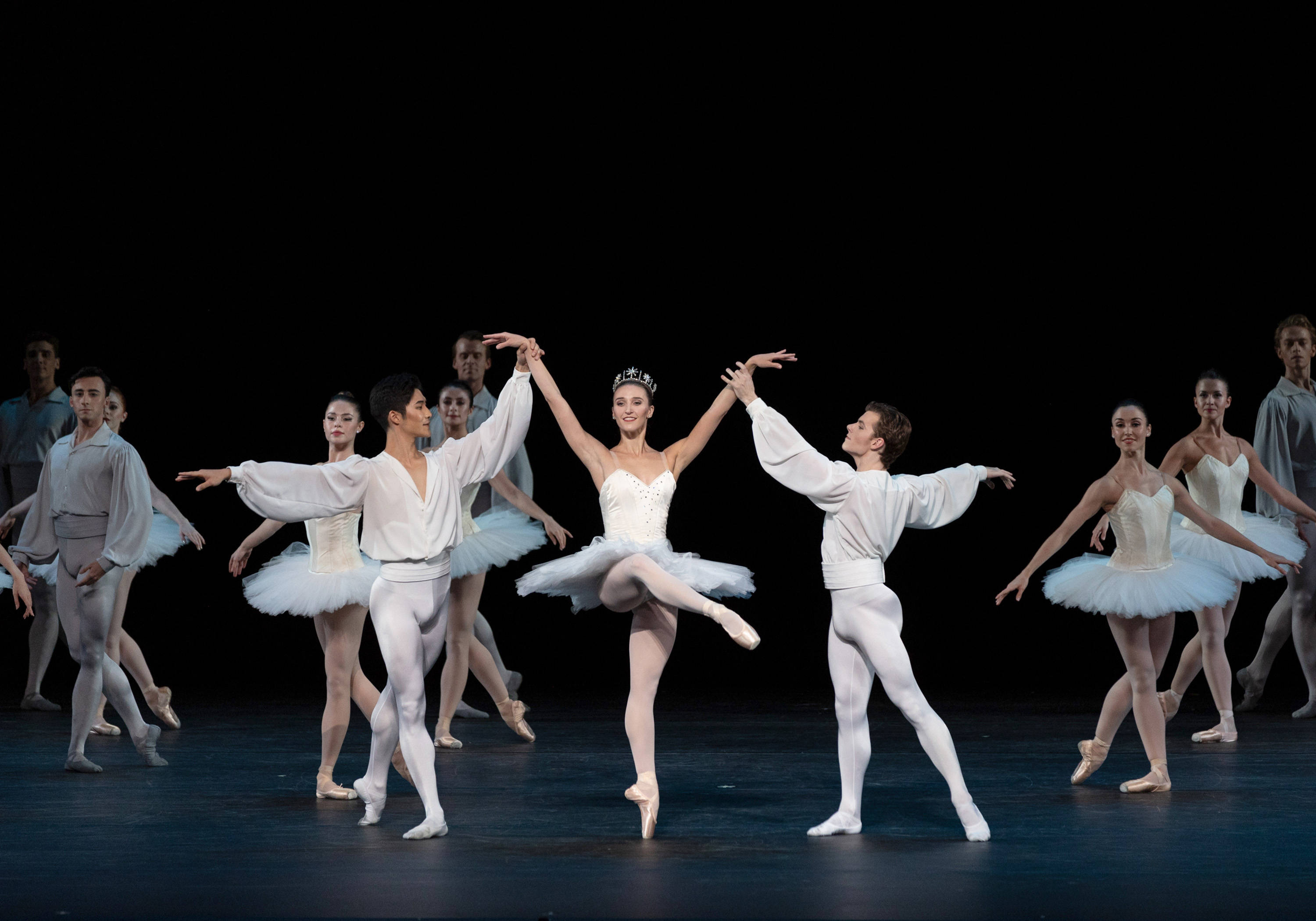 《舞夜星辰》的另一个名字是《经典和新经典》,威尔金斯认为,这台由三