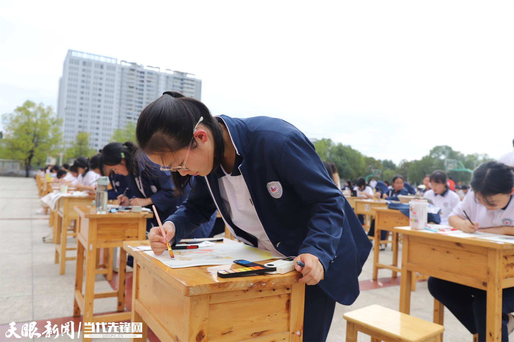 岑巩一中谭军图片