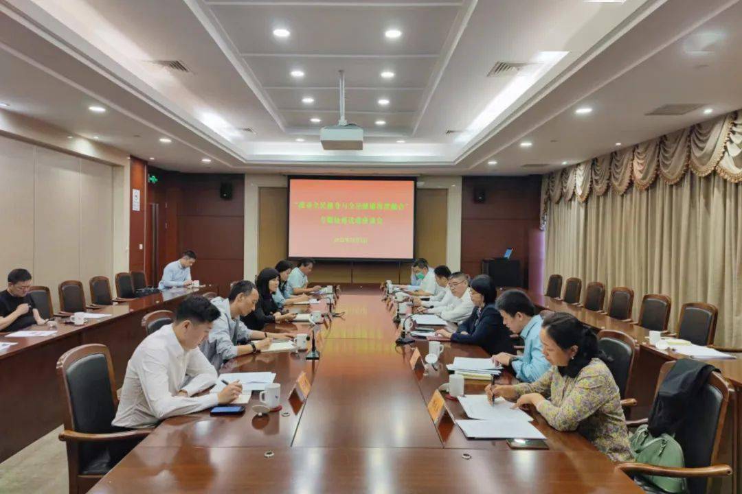 会议听取了区文体广旅局局长张育英关于吴江全民健身与全民健康深度