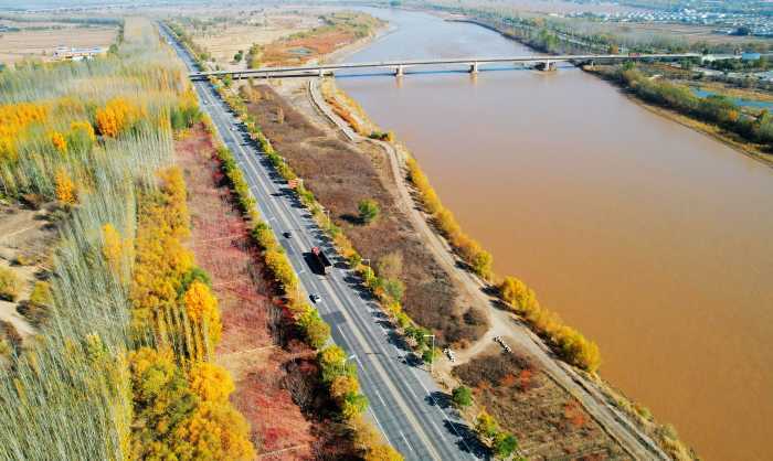 来宁夏与黄河邂逅"秋日浪漫"