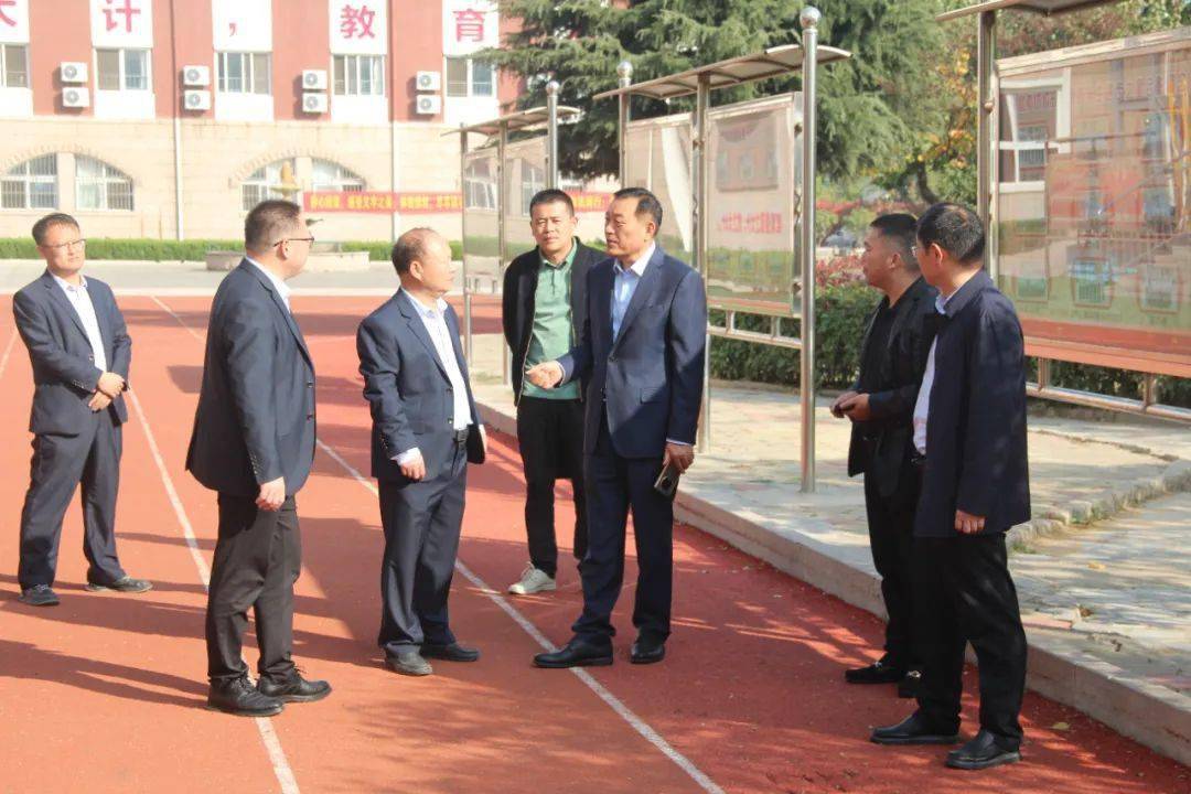 一中校园,听取了韩忠玉校长,熊正华主任等领导对集团和学校办学理念