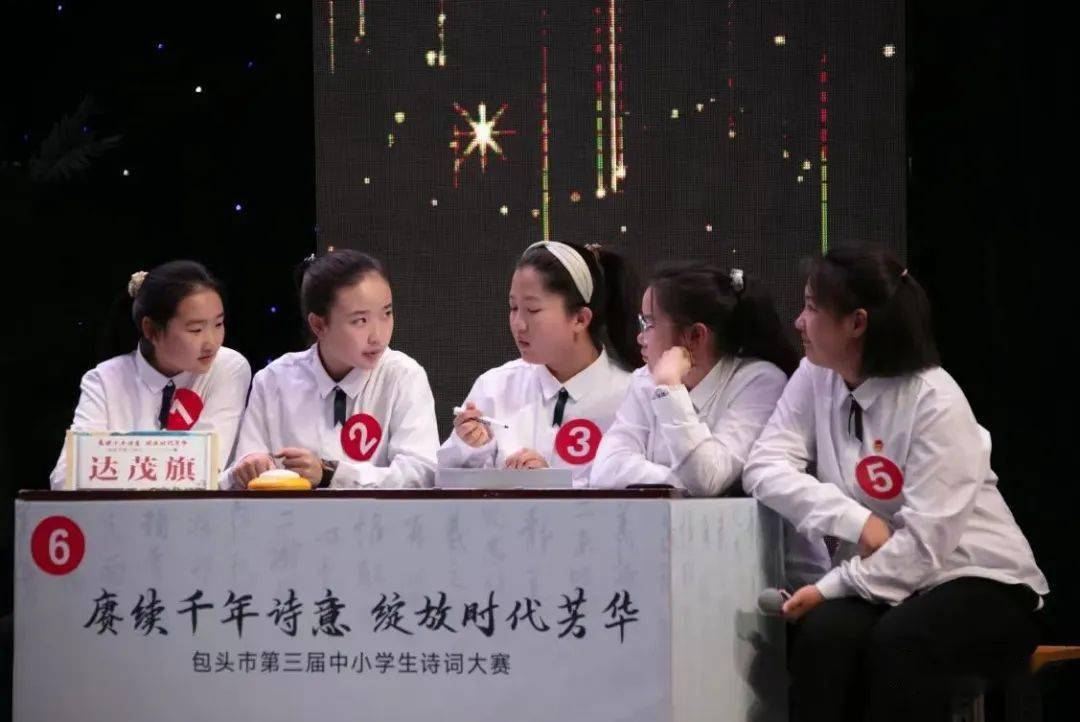 抄报,绘出了民族团结新风尚;一个个精彩纷呈的活动,表达了心手相连