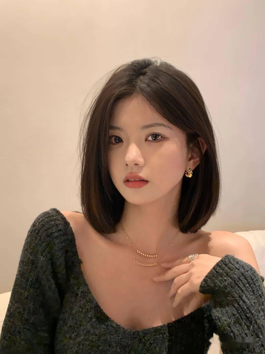 "齐肩短发",御姐风呀._女生_微微_奶茶