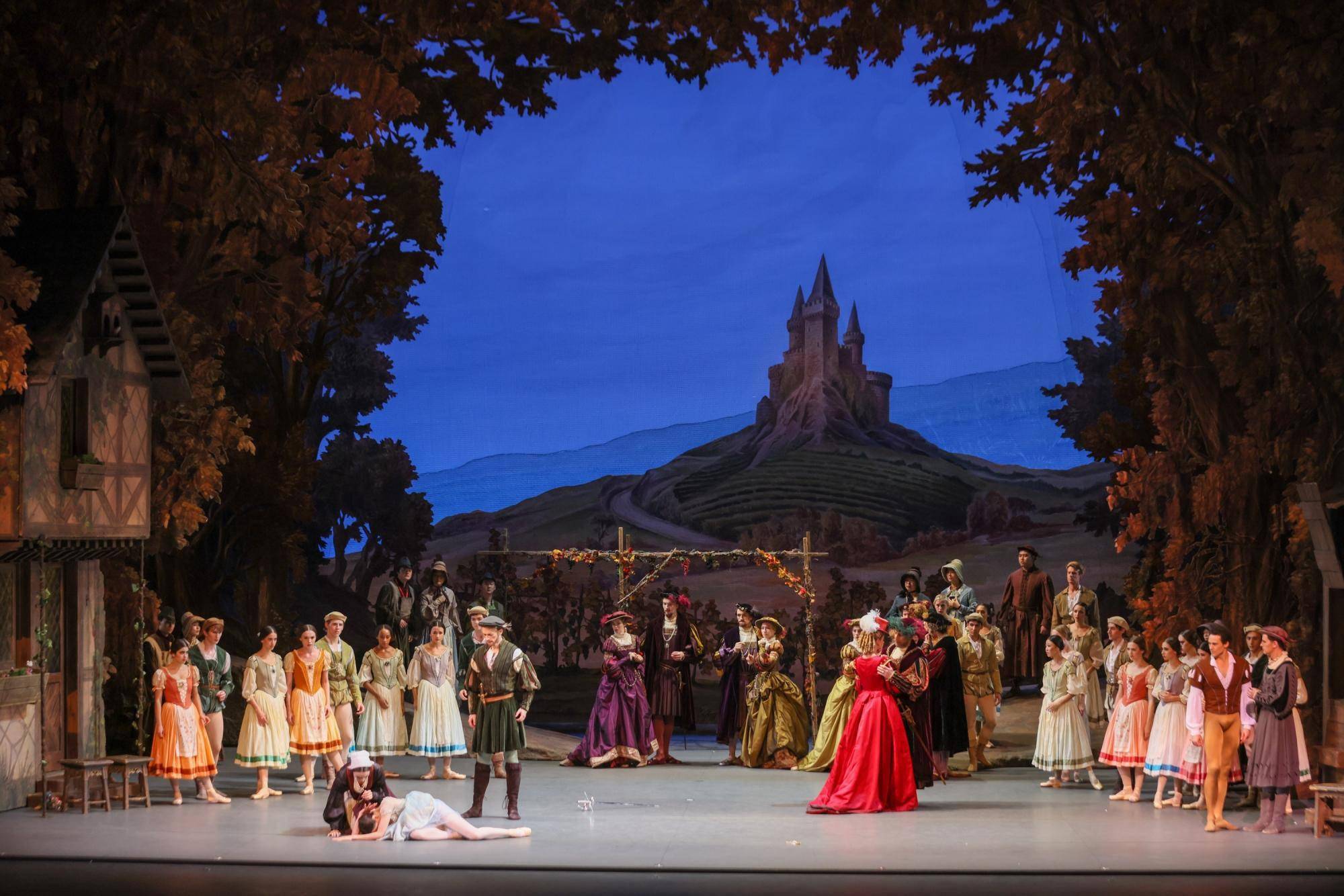 图集│美国芭蕾舞剧院4日登台上海大剧院,《吉赛尔》:优美足尖上的爱