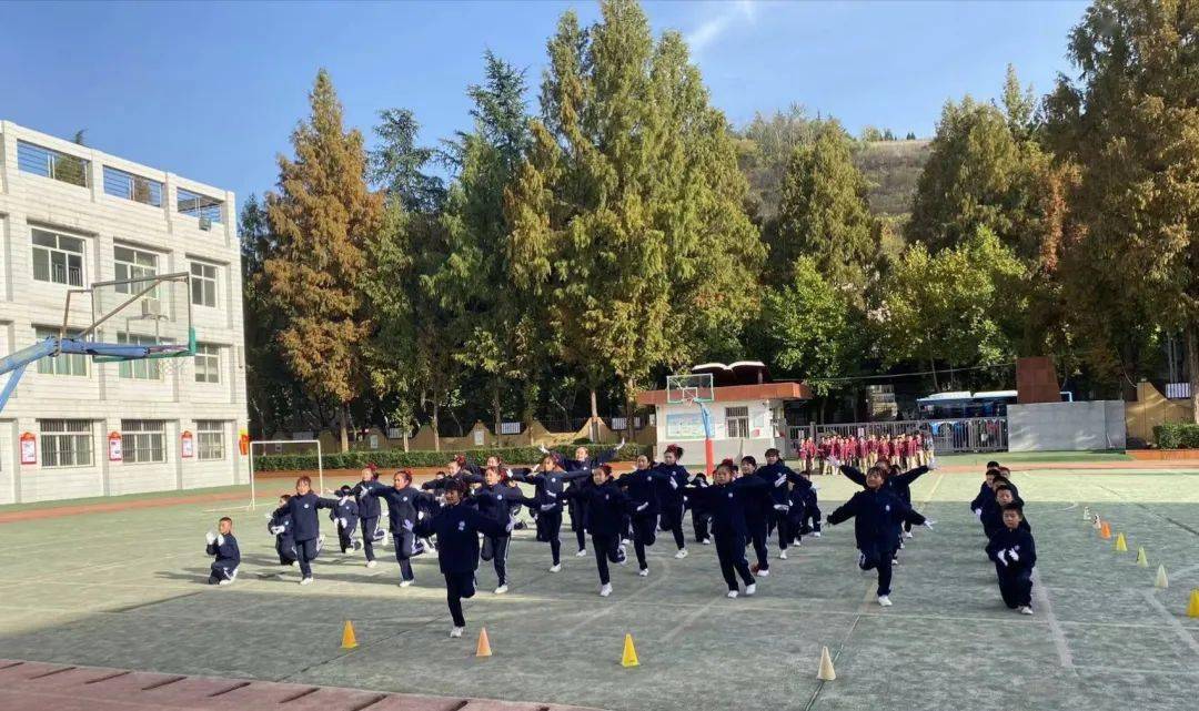 宝桥小学举行广播体操比赛_动作_班级_风采