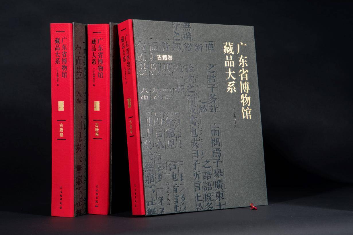 历史悠久,文化绵长,图书的形式经历了漫长的演变,从秦汉时期的简策