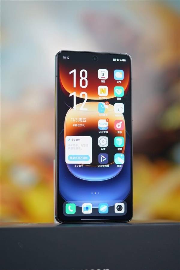 “**舷窗”吸睛！iQOO 12赛道版图赏(图6)