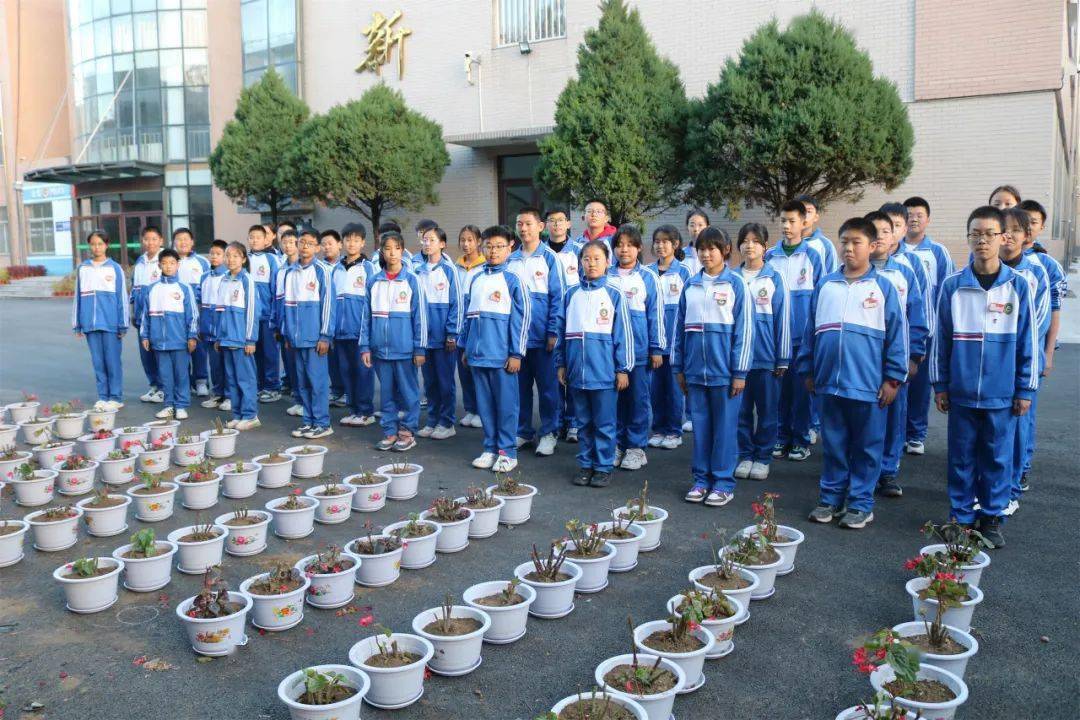 纷繁花色移栽好 秋色海棠留芬芳——辽阳市第十二中学开展"四季秋海棠