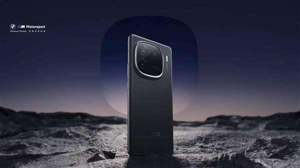 iQOO 12系列亮相：光外观设计就价值千万(图1)