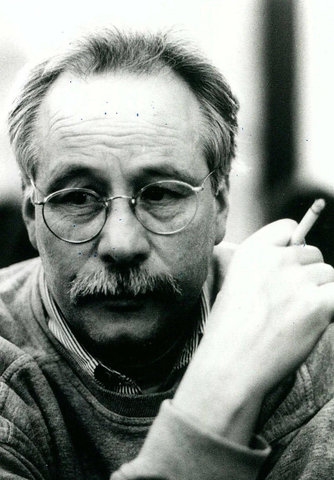 种被悲哀,深深包裹的动物,披着一件黑色外套_格吕内瓦尔德_诗集_祭坛