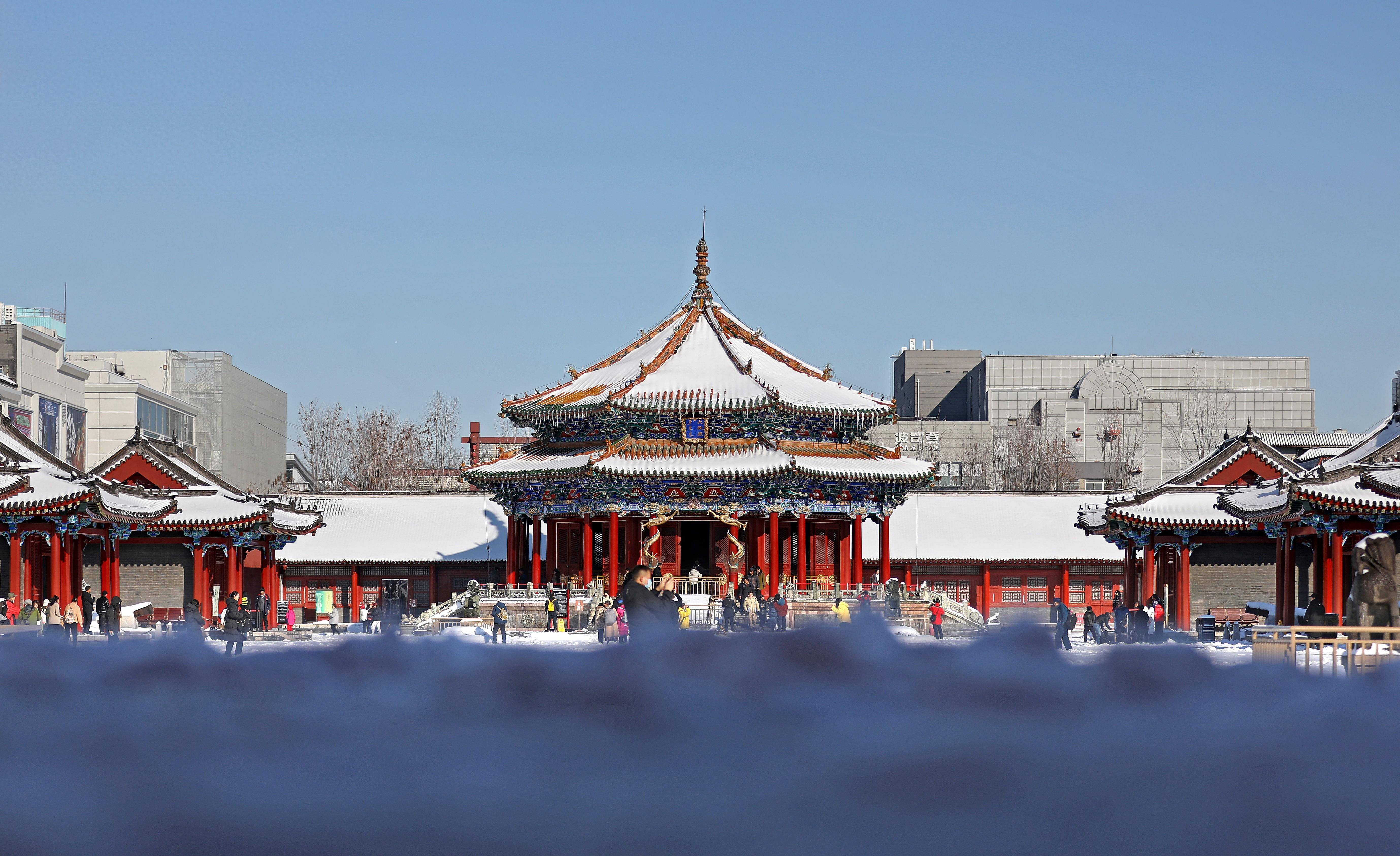 11月6日,沈阳市迎来今年入冬第一场大范围降雪,沈阳故宫博物院在皑皑