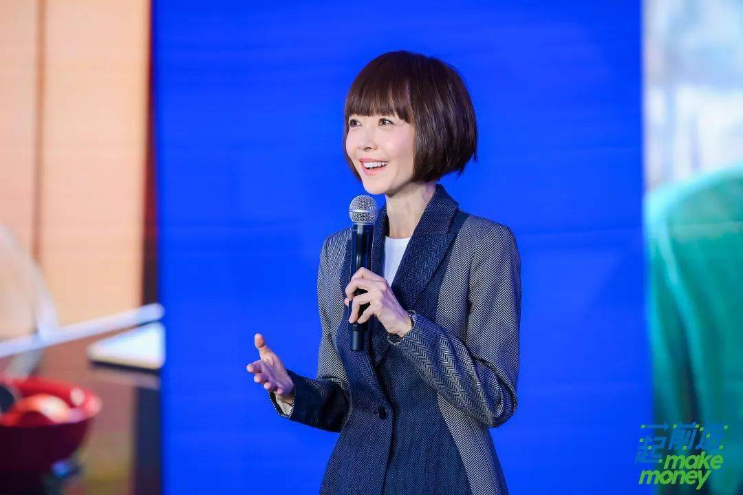 正在热播的《地球之极·侣行》第八季中,张昕宇和梁红从阿拉伯半岛