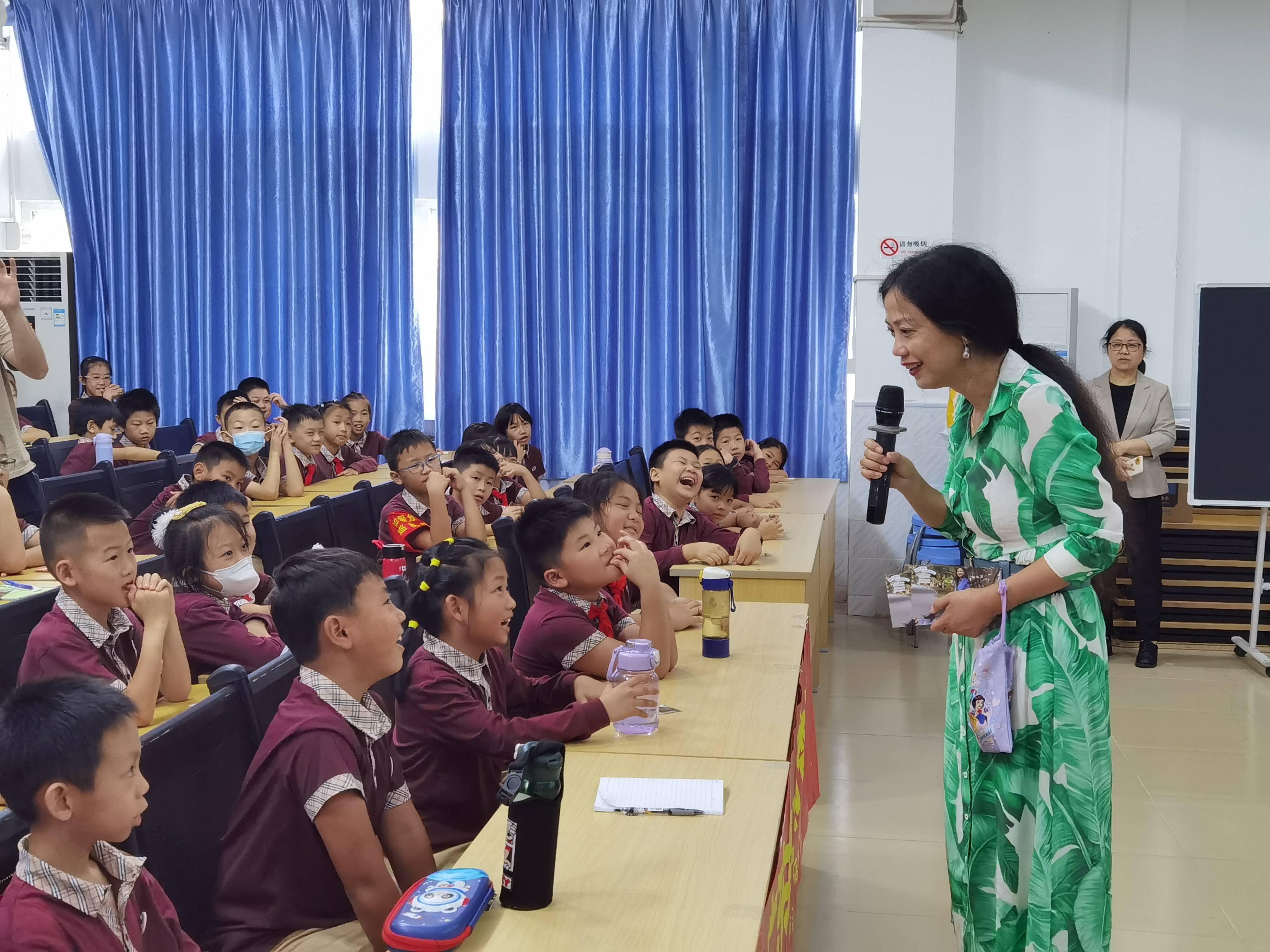 儿童文学作家"辫子姐姐"郁雨君走进珠海校园_活动_阅读写作_作品