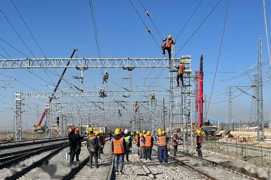 10月26日,兰新线柳沟,张掖,玉门东站改造工程柳沟站开通.