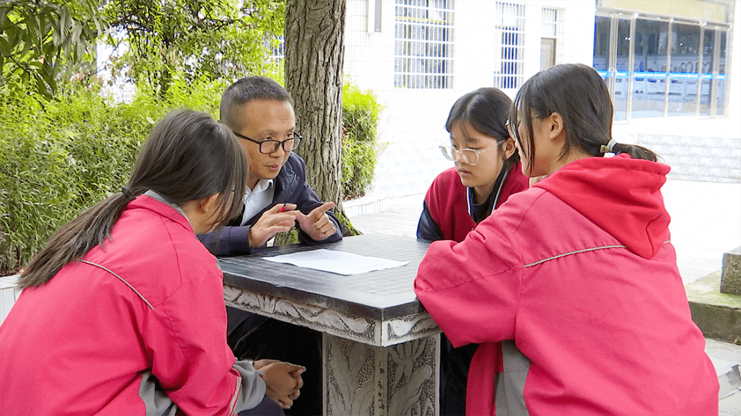 播州区鸭溪中学:以诗词教育 打造诗意校园