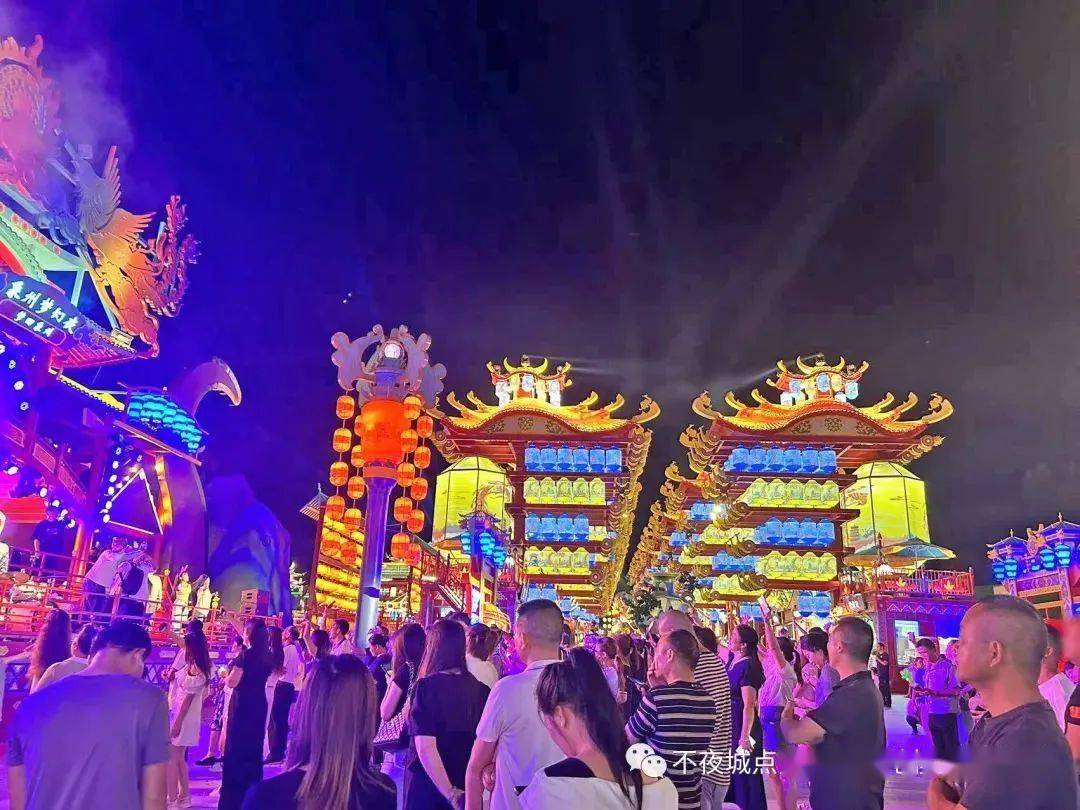 寄希望于围绕象州温泉做大旅游文章,象州梦幻夜的出场,把象州的热度