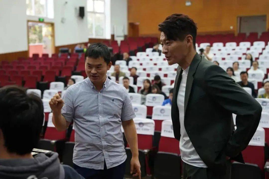 【协同育人】"金钟之声,唱响校园"——青年男高音歌唱家于海洋莅临我