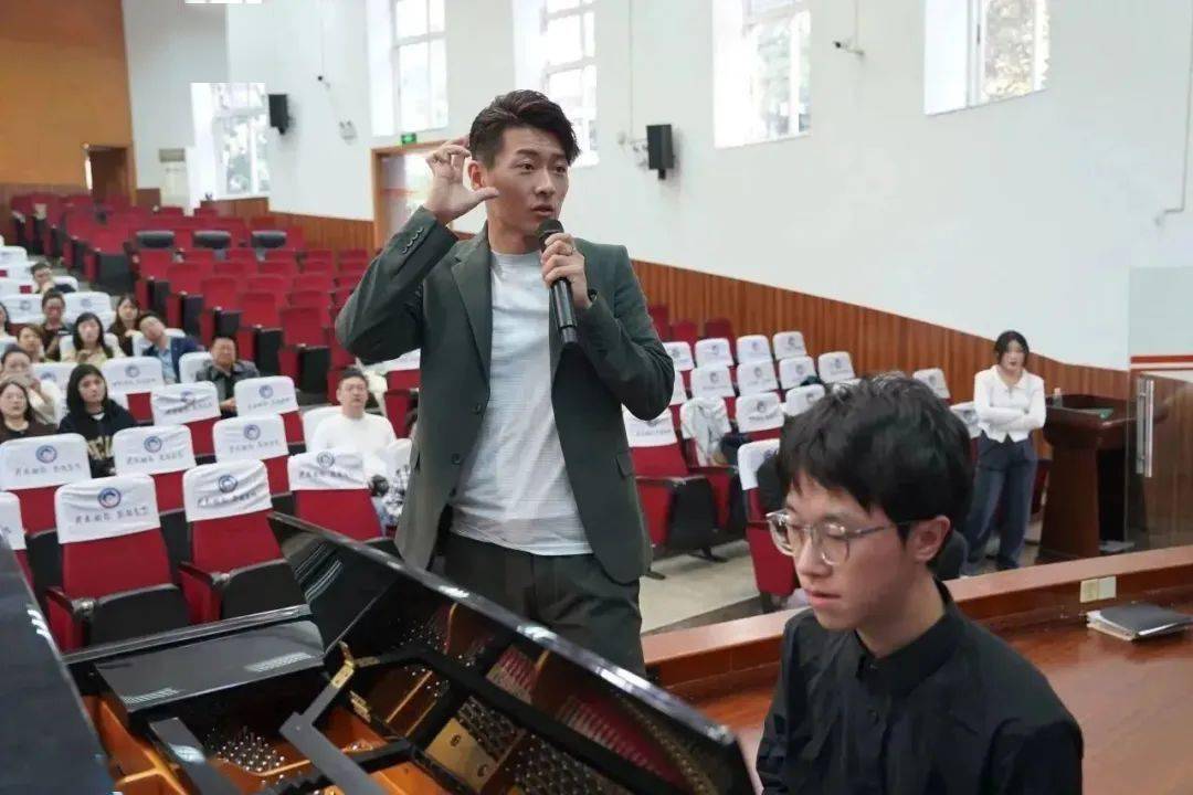 【协同育人】"金钟之声,唱响校园"——青年男高音歌唱家于海洋莅临我