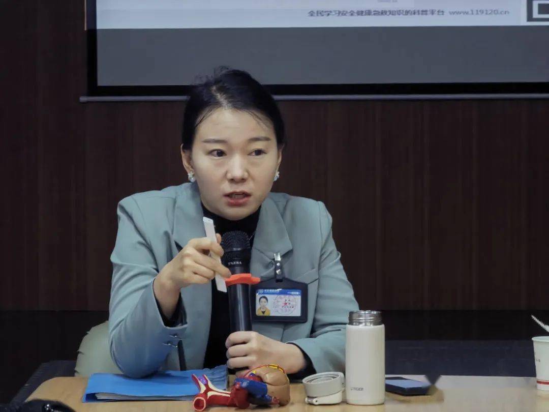 此次讲座邀请了安全健康教育网讲师陈静老师为大家授课.