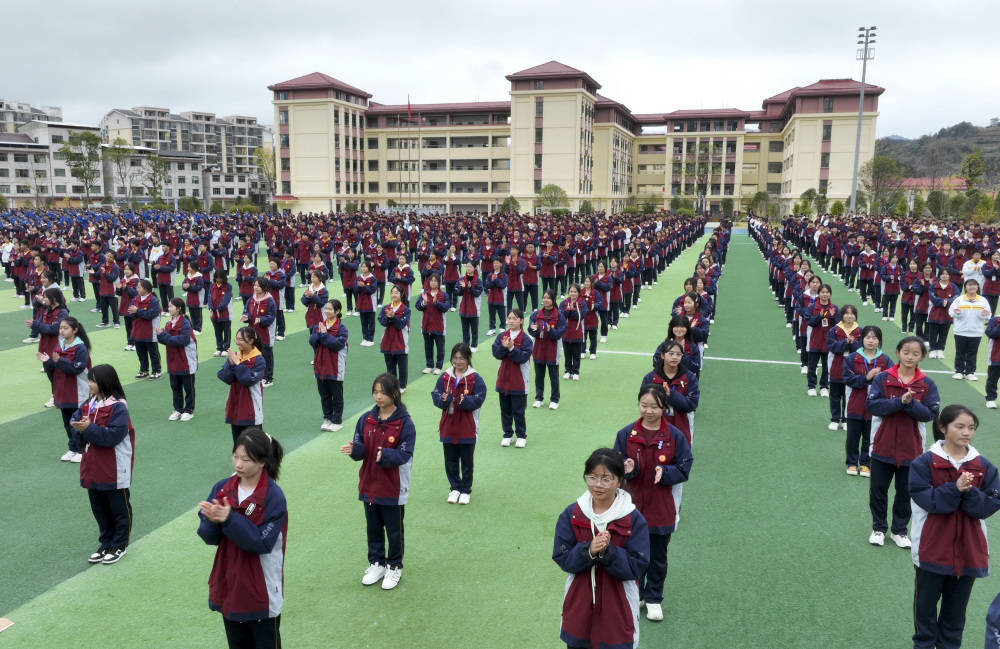 贵阳民族中学校服图片