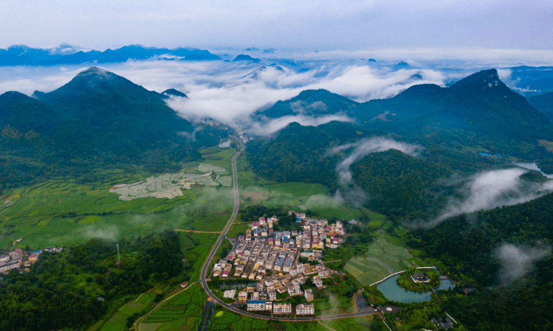 誉为"江西第一避暑溶洞"傍晚再来枣木山公园散步这座山水人文公园由习