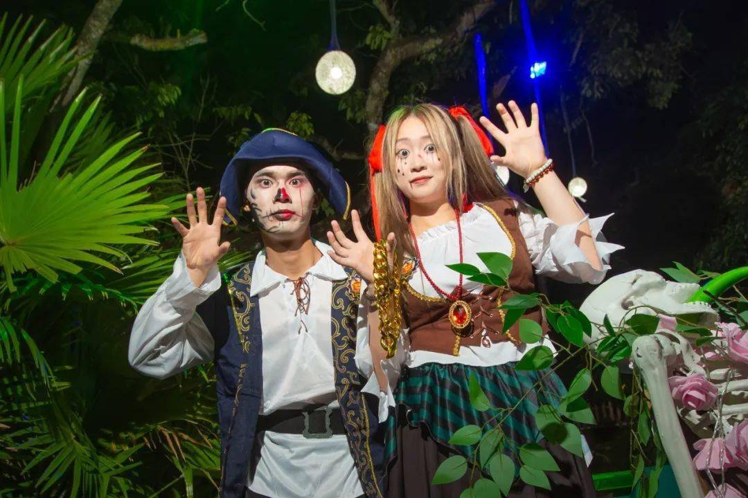 舞台的灯光和各大显眼包coser一起嗨起来定制版烟花之舞本周六11