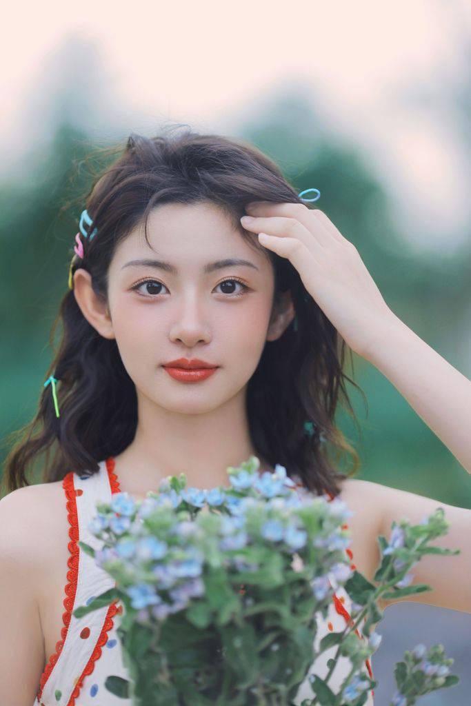 《为有暗香来》赵晴现代装又甜又美 多巴胺写真化作夏日樱桃_气质_张