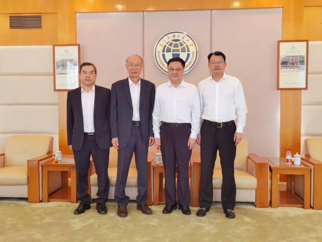 校校长龚国祥,深圳外国语学校(集团)党委副书记,集团行政负责人谢志光