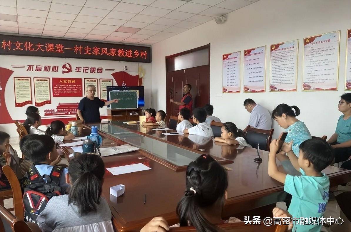 手抄报评比,校园演讲,书画作品展示,经典诵读,家风情景剧展演等活动