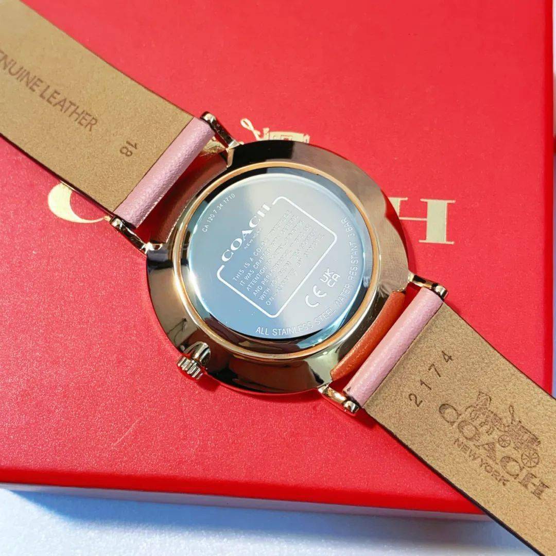 也兼顾了颜值和质量,风靡全球的轻奢顶流——coach蔻驰手表!
