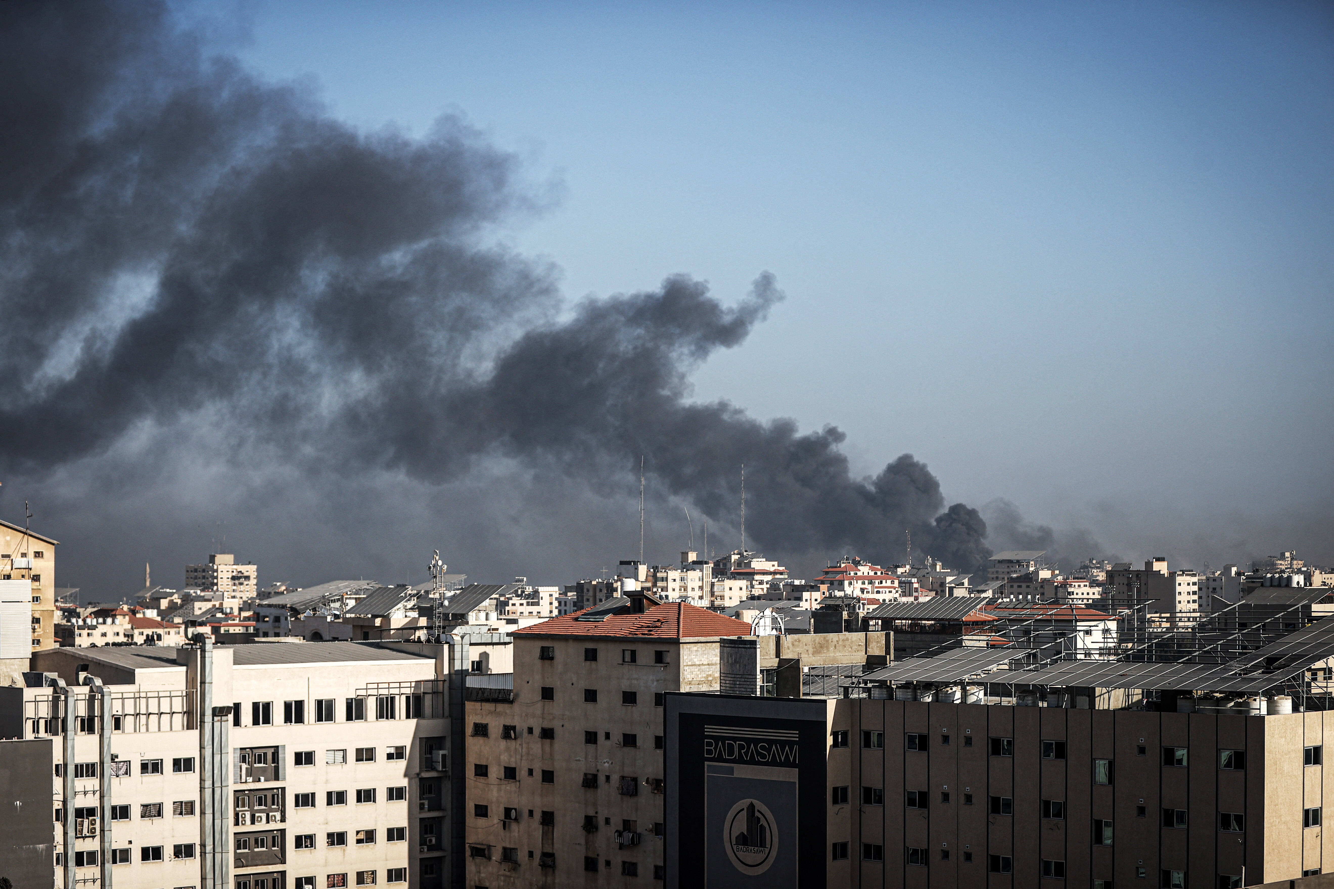 以军空袭加沙南部一住宅致13人死亡_新华社_受伤_袭击