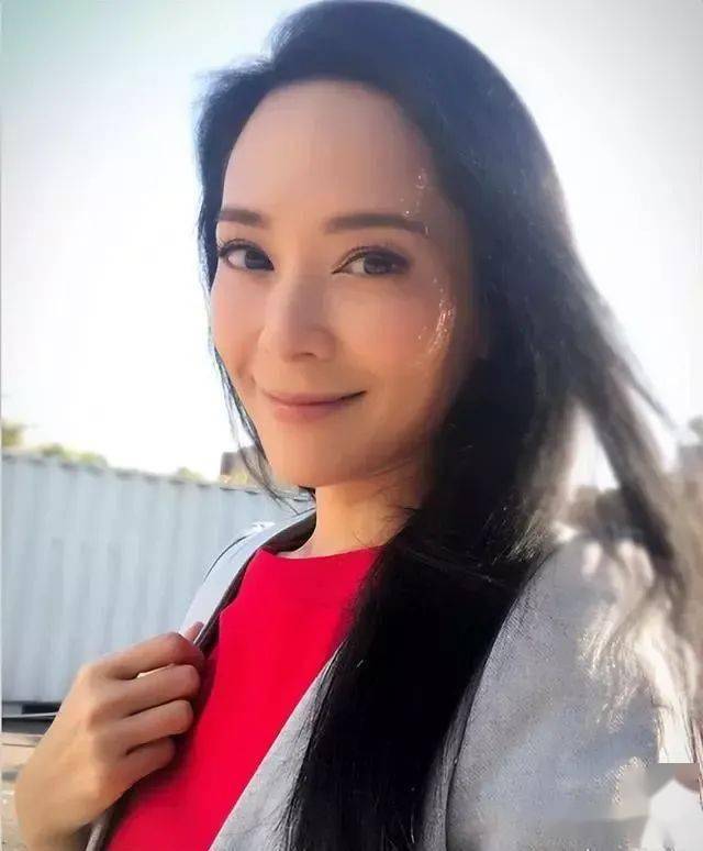 混血港姐郭羡妮倒贴3套房嫁河南农村,12年后的今天现状揭秘_朱少杰