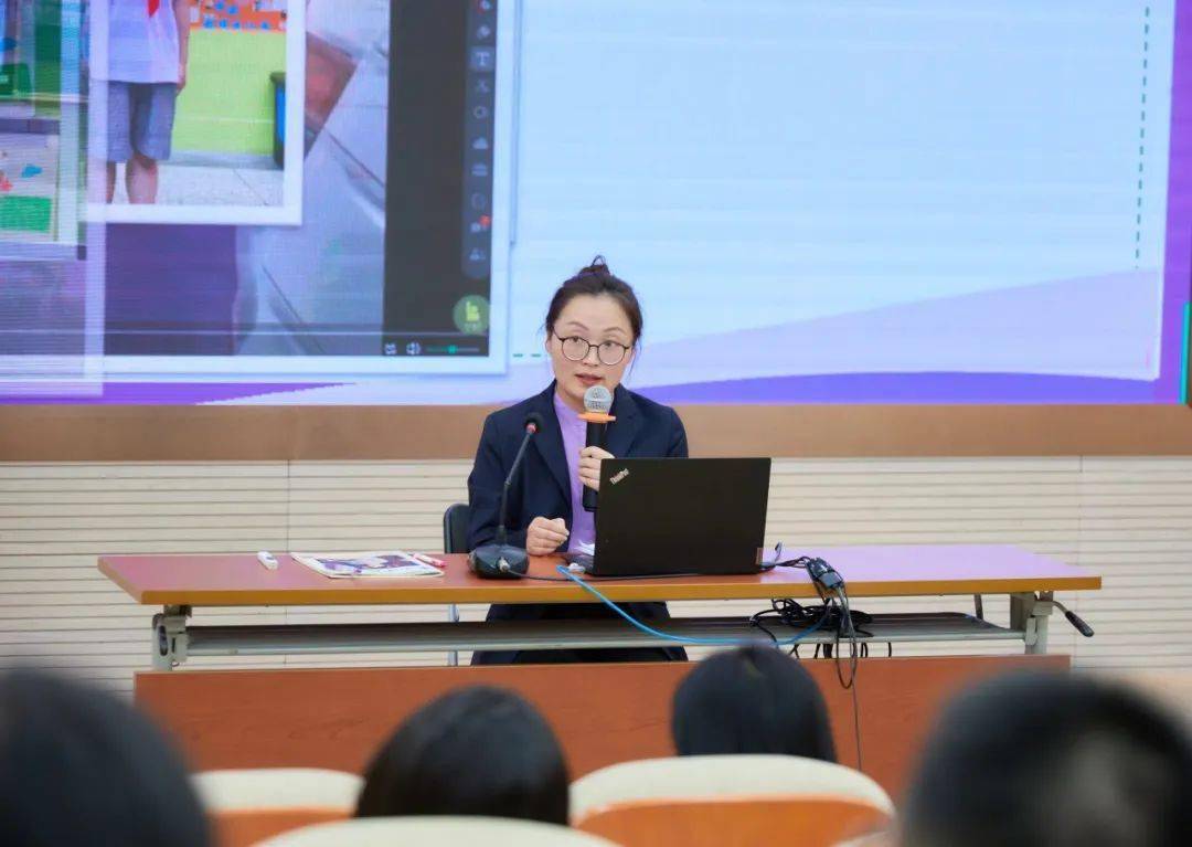 培育自律君兰"这个班级发展总目标,将小学低中高三个年段划分为发芽期