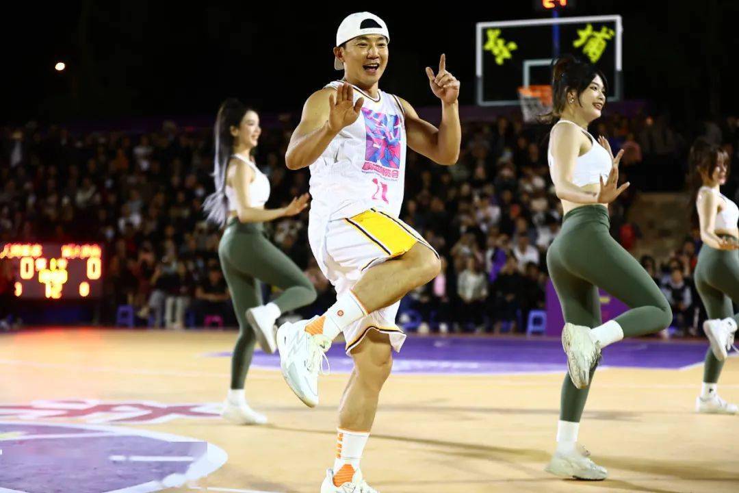 刘畊宏带领的由吴悠,张鸿林,鲁锋等国内网红球员组成的"天赋星球队"一