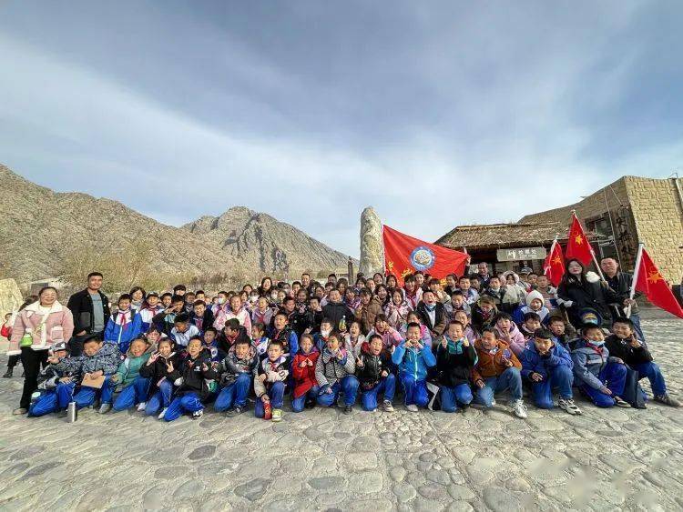11月10日,贺兰县暖泉农场小学,民乐回民小学,兰光小学,金山小学等1000